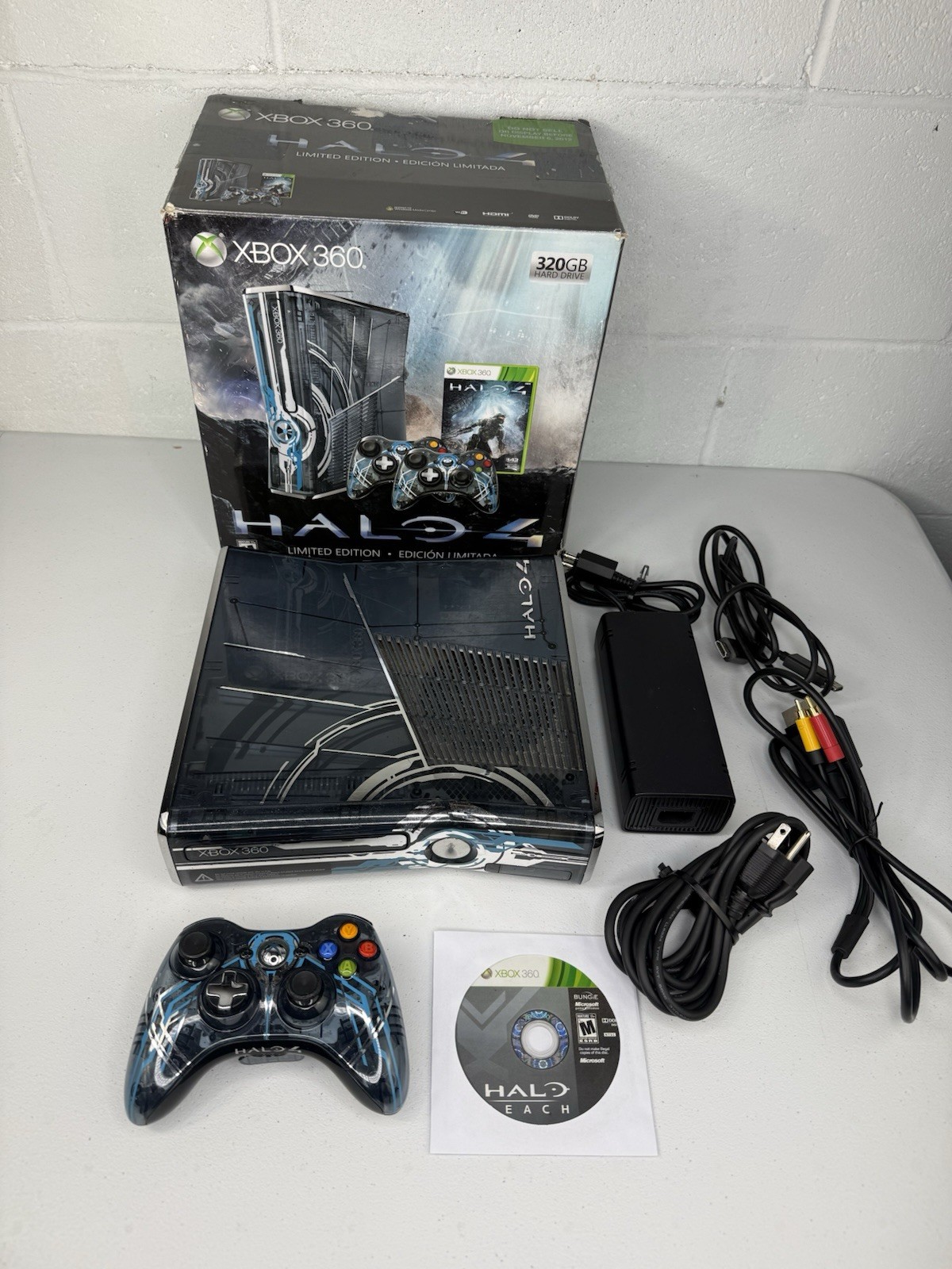Xbox 360 Halo 4 Limited Edition Console Bundle 320GB Tested Working