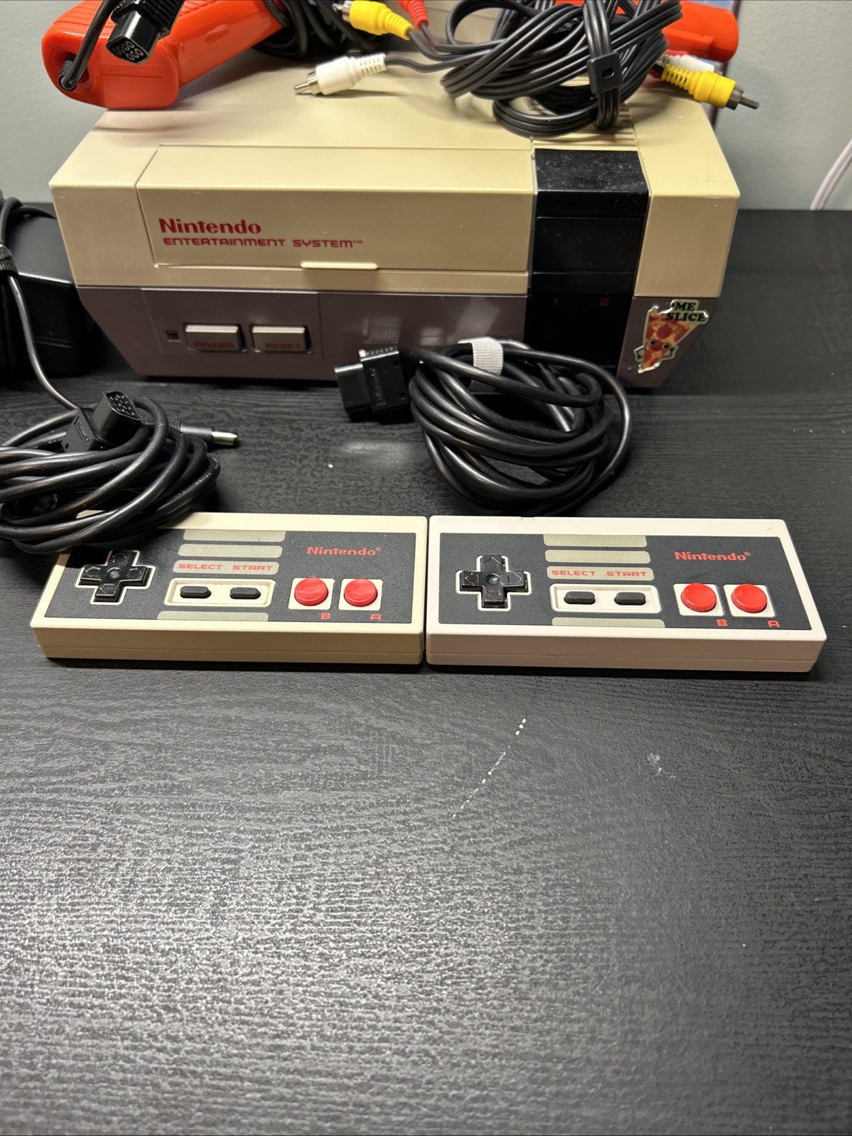 VTG 1985 Nintendo NES-001 Console 2 Controllers And Duck Hunt Gun🔥
