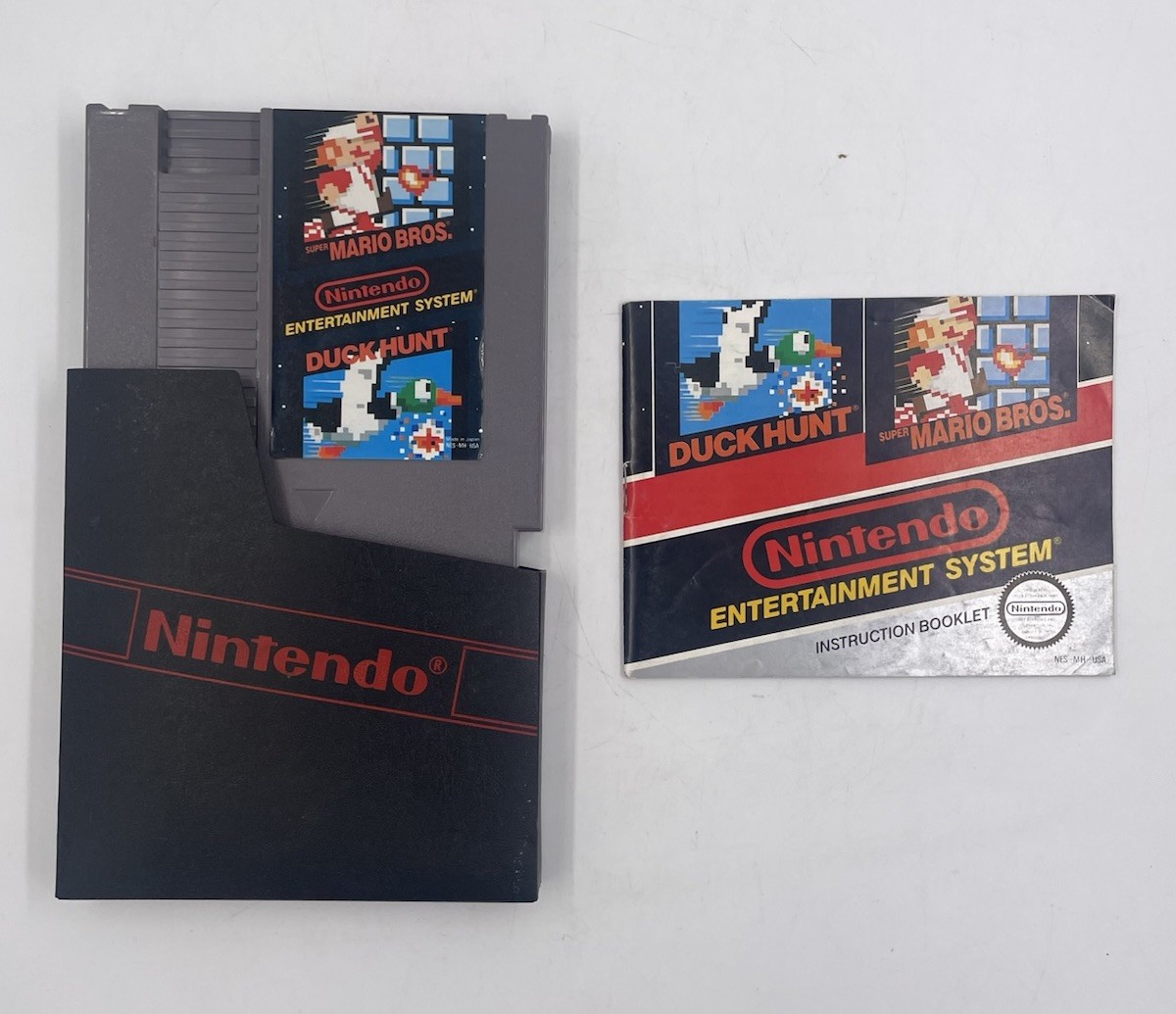 1985 Nintendo NES-001 Console 2 Controllers Mario/Duck Hunt Manuals & Hookups
