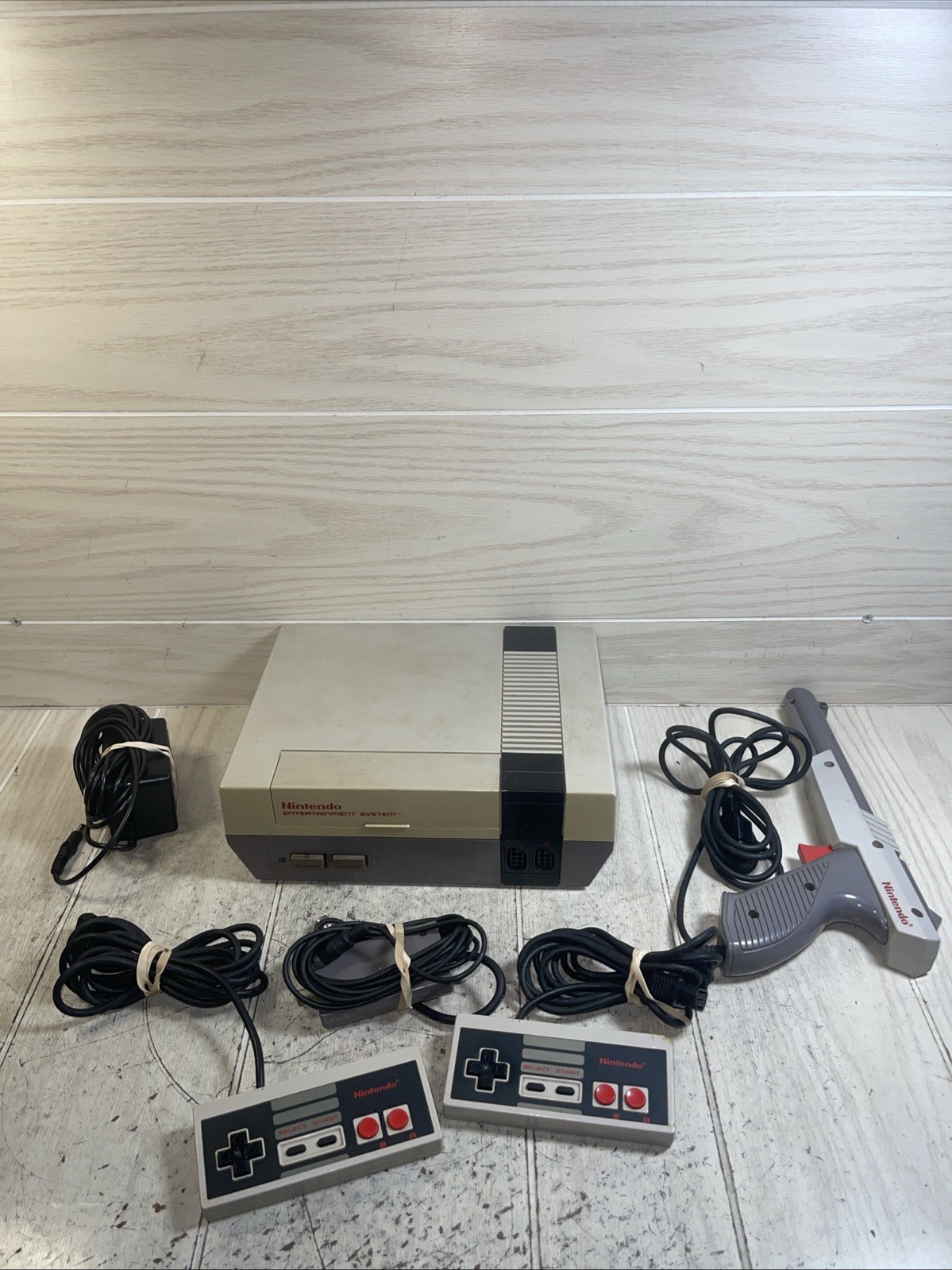 Original 1985 Nintendo NES-001 Console For Repair Blinking Red Light Controllers