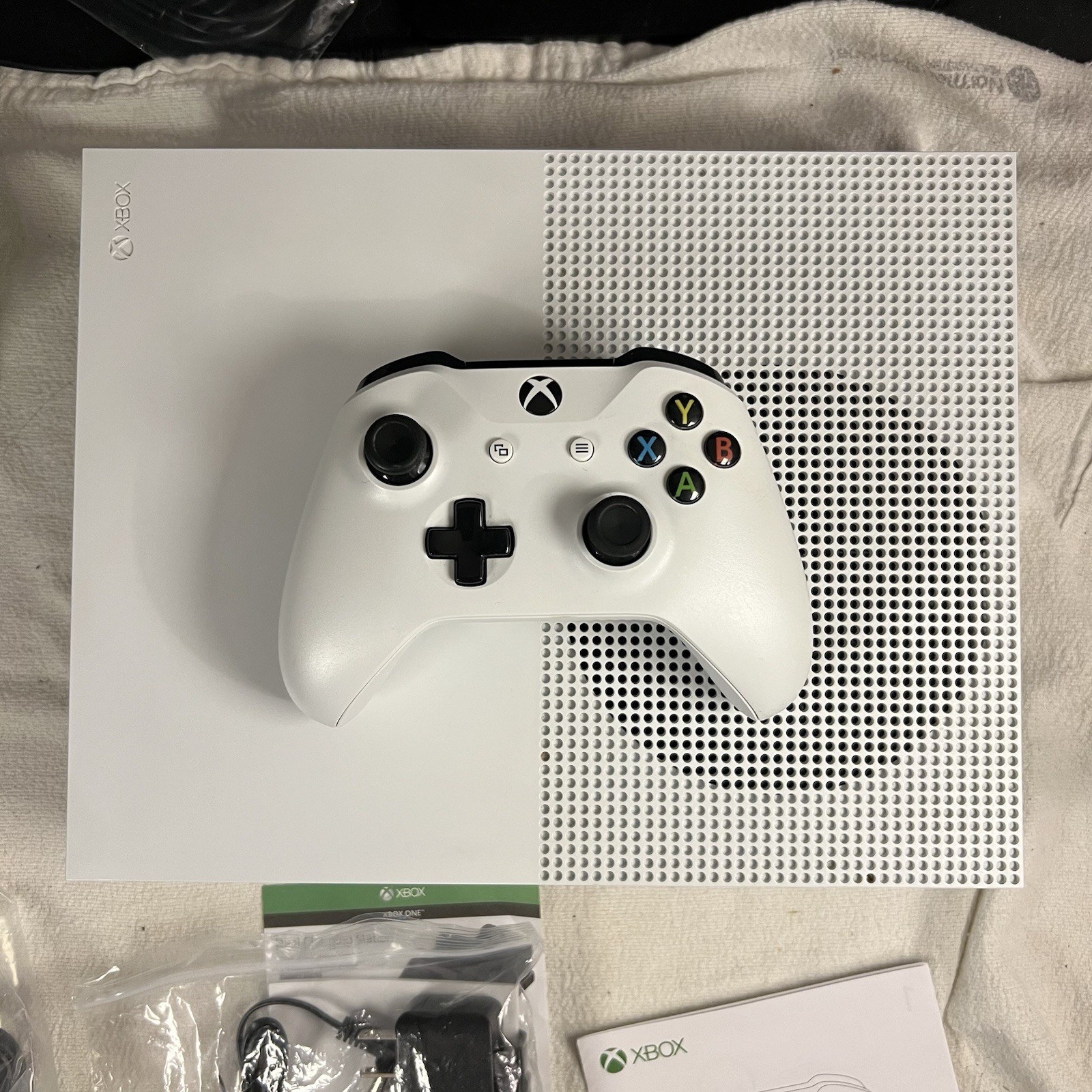 Microsoft Xbox One S White Console Bundle 5 Games