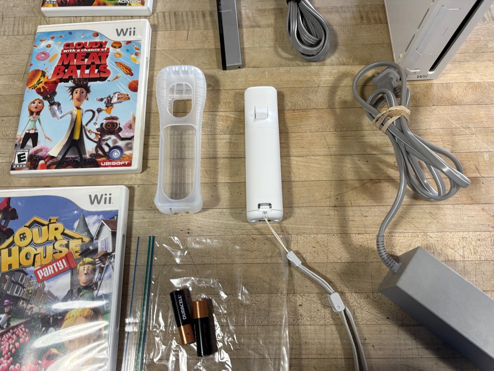 Wii Console Game w/ ALL Cords , Controller, RVL-001 USA *** with 3 Games ***