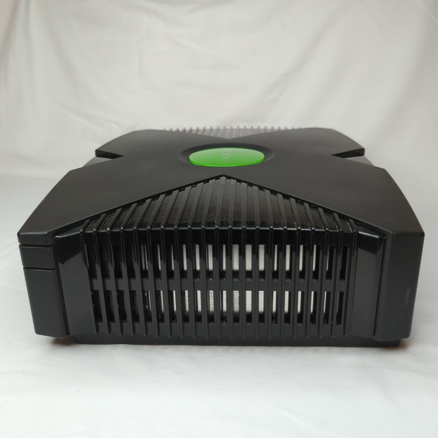 MICROSOFT XBOX CONSOLE WITH POWER CORD FOR PARTS AND REPAIR