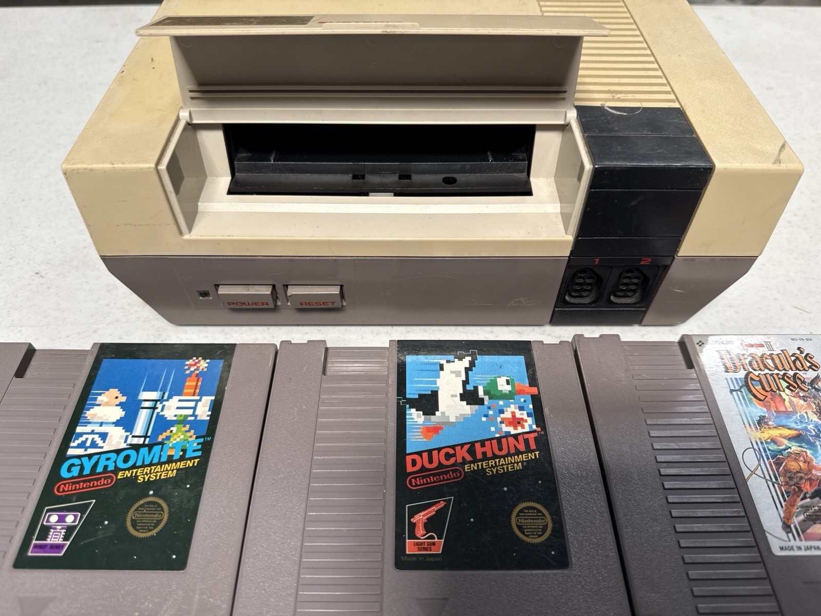 Official 1985 Nintendo Entertainment System NES-001 Console Duck Hunt Gyromite