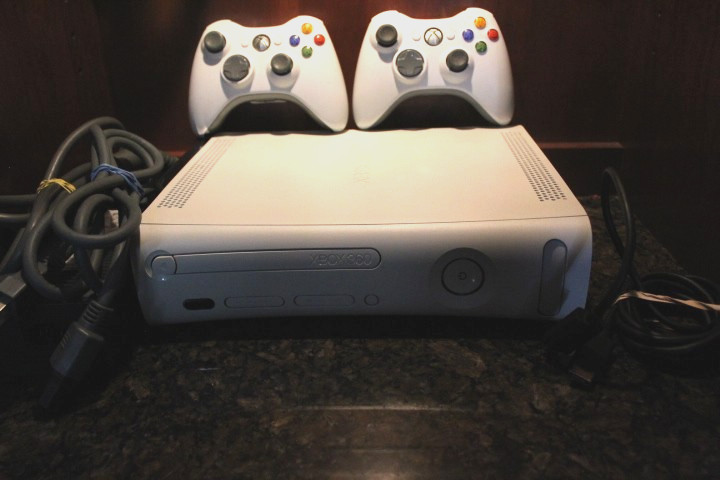 Xbox 360 Console Bundle – 120GB HDD (2 controllers/HDMI/Power) Tested/Working