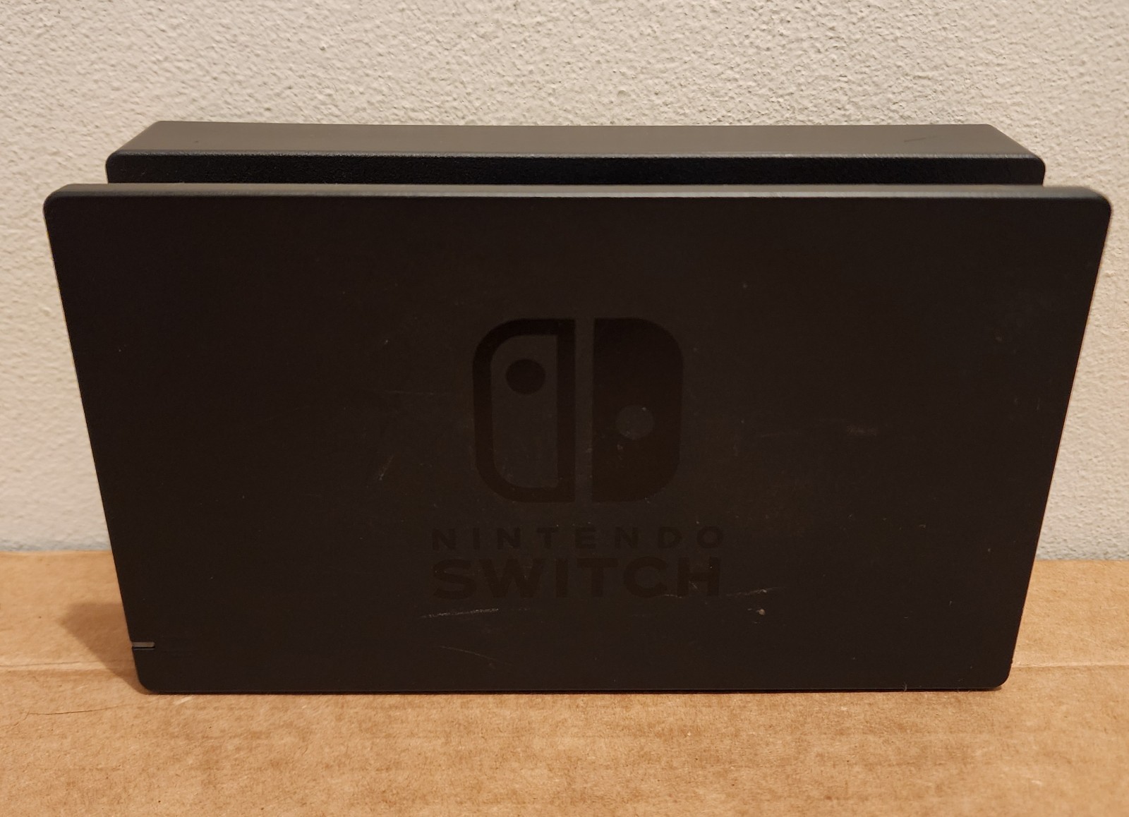 Nintendo HAC-001-01 32GB Switch Console – Black w/ White Controllers, Dock, etc.