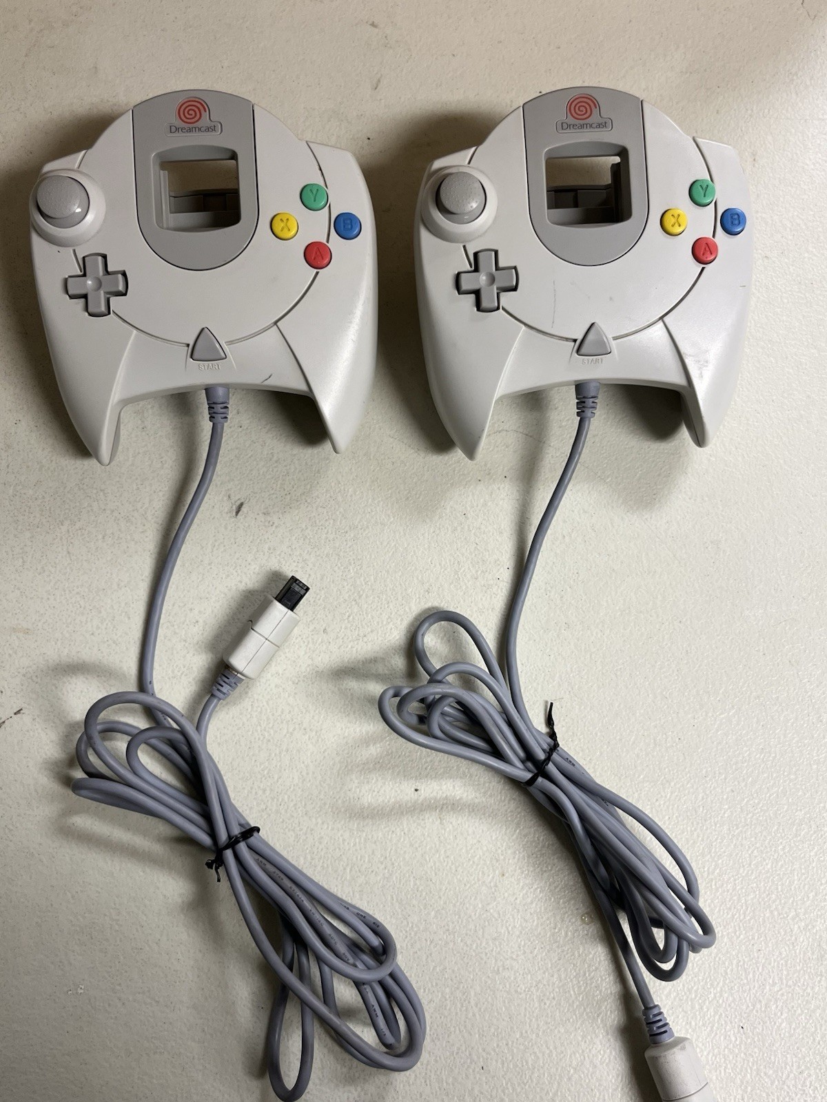 SEGA Dreamcast HKT-3010 NTSC-J White Console Bundle w/2 Controllers, VMU