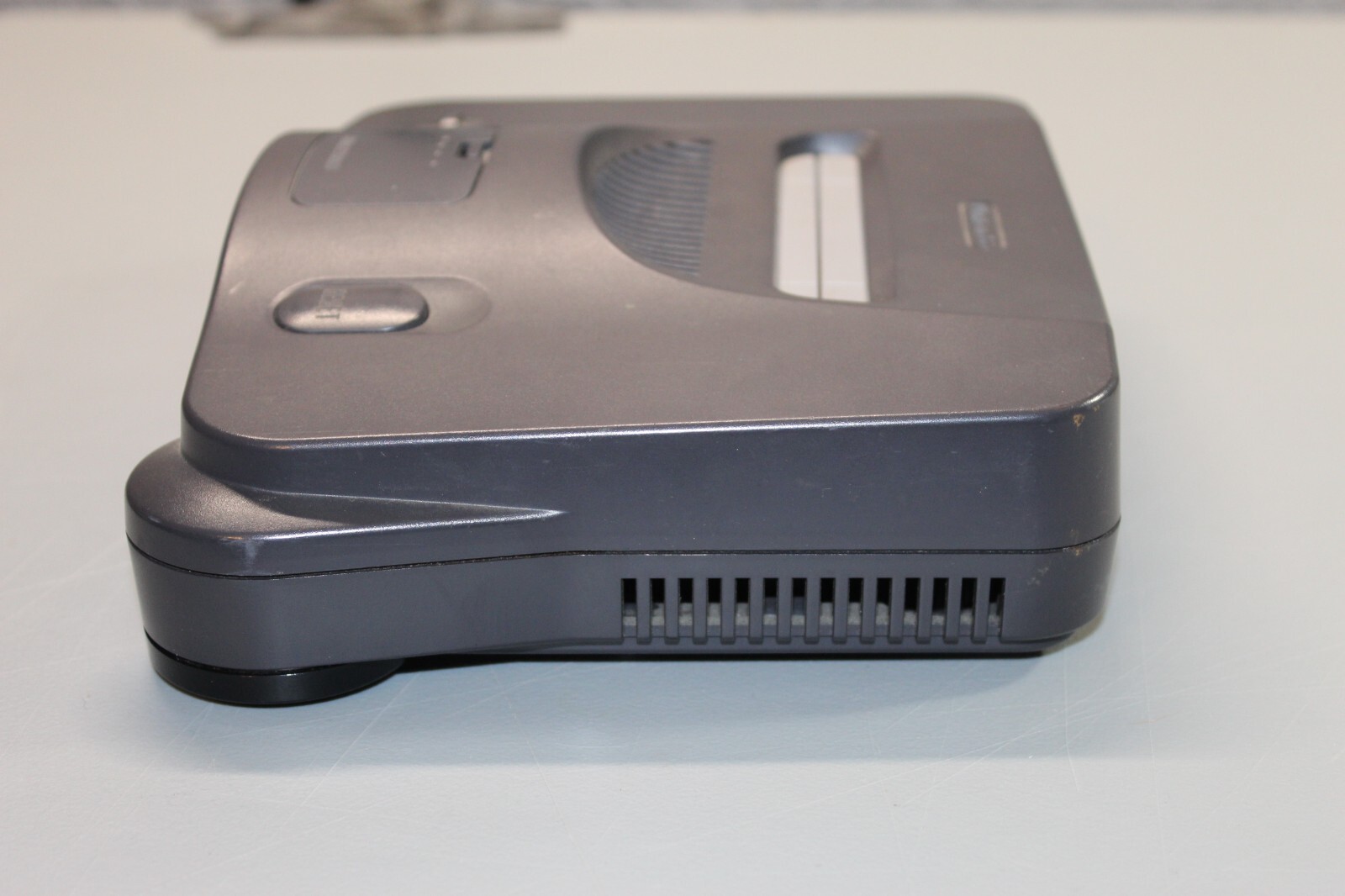 NINTENDO 64 SYSTEM CONSOLE NUS-001 (P11002567) Working. W/ one controller
