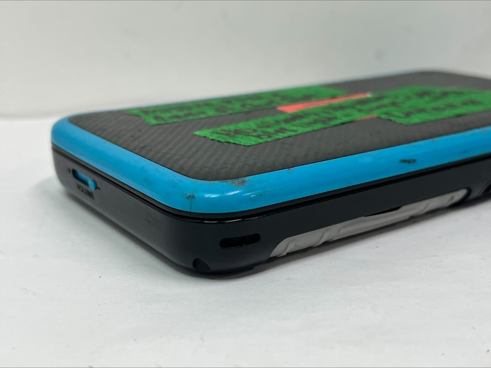 FOR PARTS! Nintendo 2DS XL – Powers On No Display! Missing plastic flap! (B387)