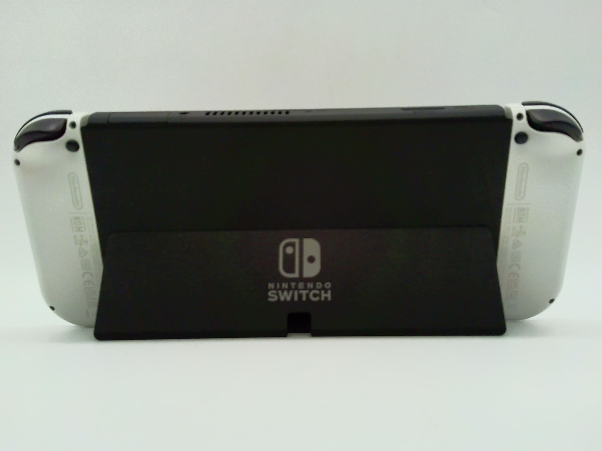 NINTENDO SWITCH OLED – HEG-001 – White Console w/ Dock (EC2041274)