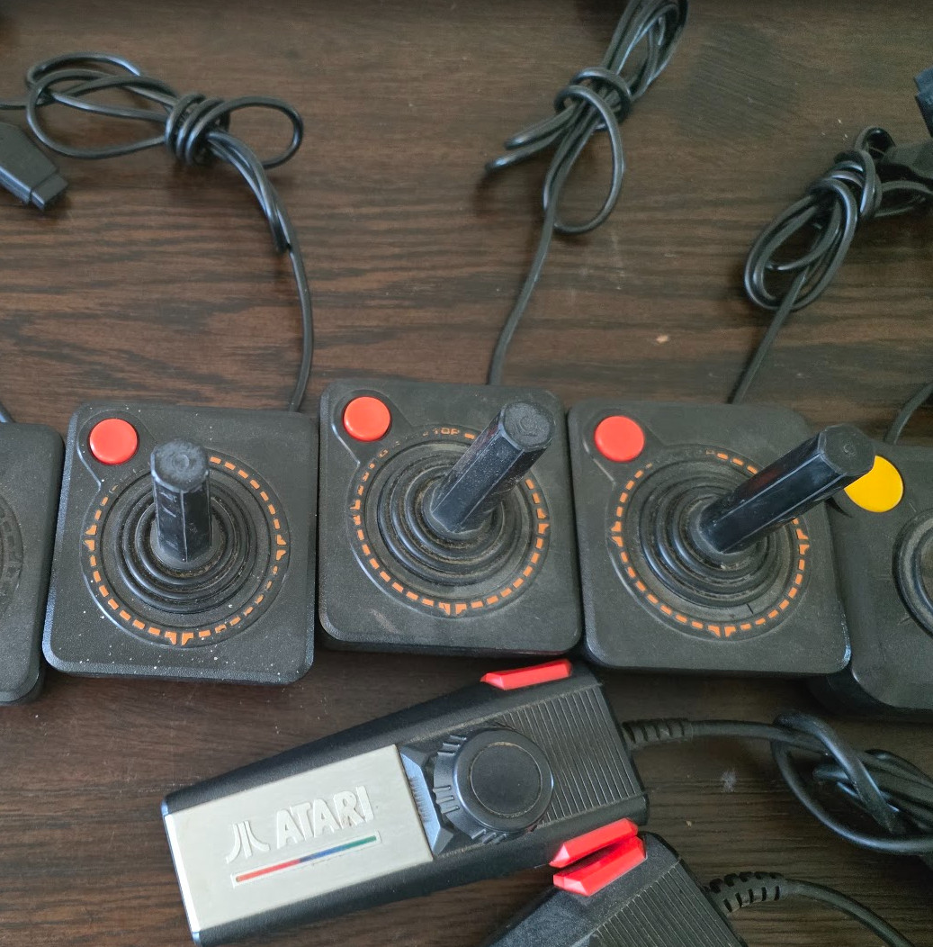 Atari 7800 ProSystem + Atari 2600 Jr Console – Tested Working w/ 9 Controllers
