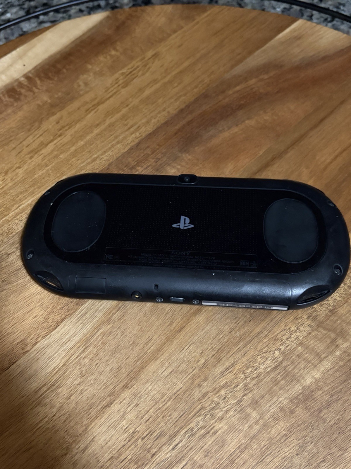 PS Vita PCH-2000 No Scratches Console Memory Sticks Charger Used Good Cond.