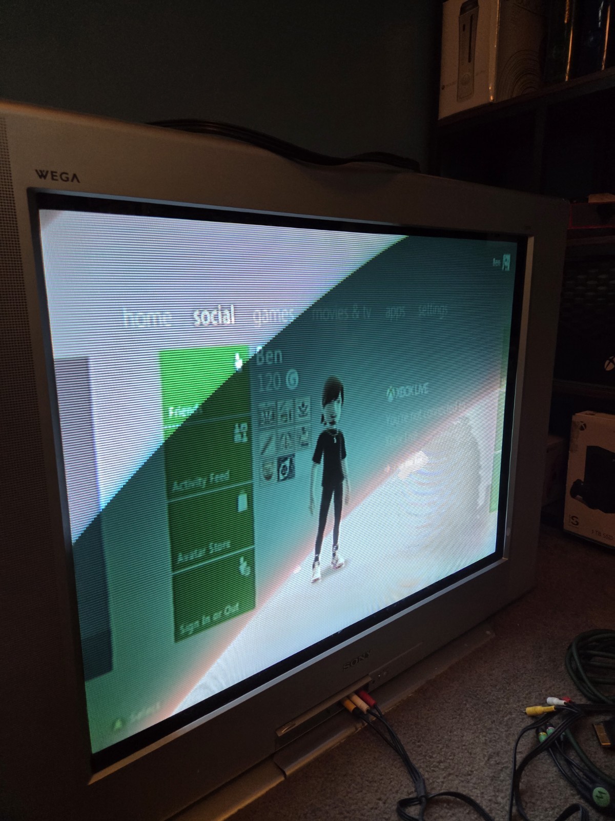 Microsoft Xbox 360 120gb Console 2 Controllers, And Cords