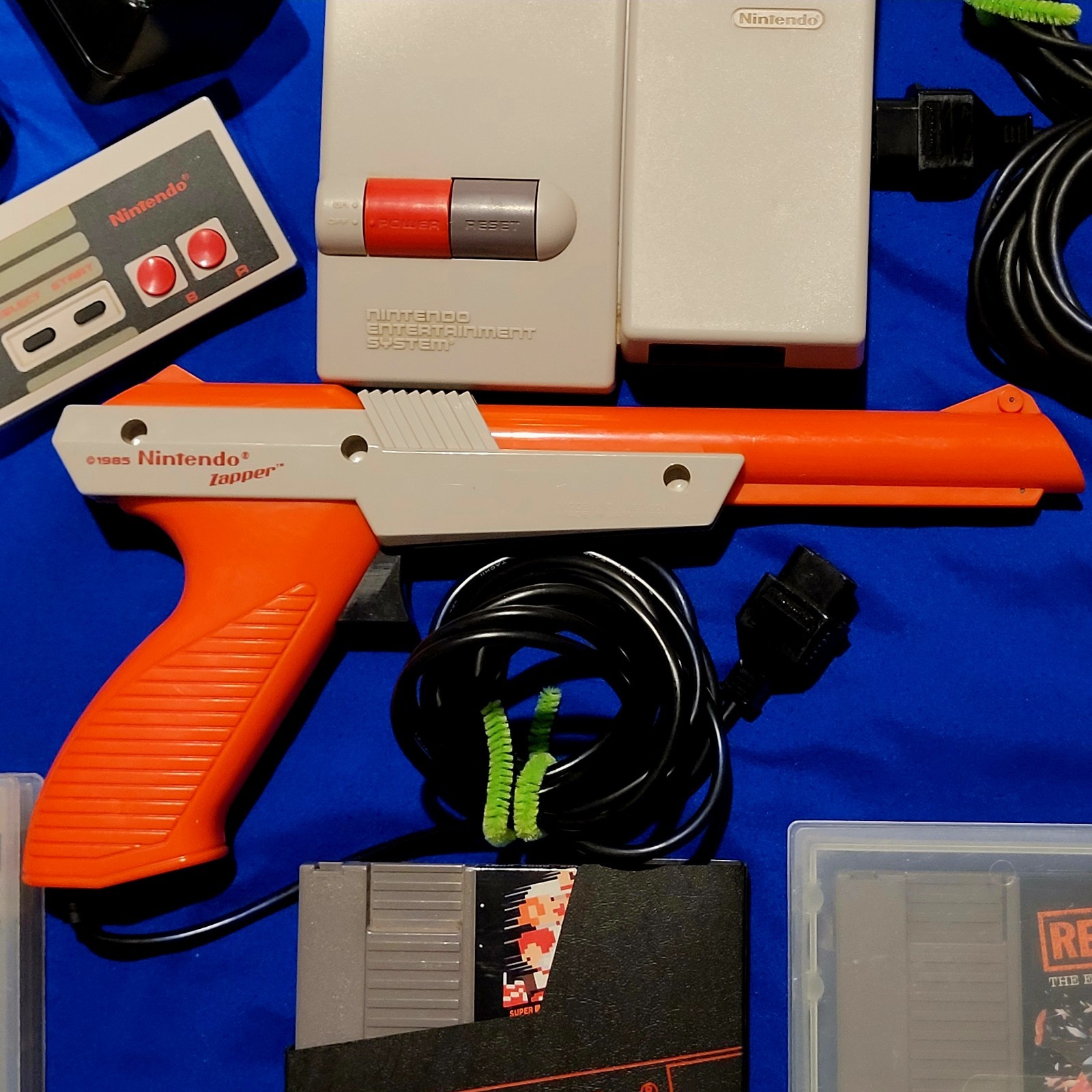 Nintendo Nes Top Loader Console Bundle 4 Games Two Controllers & One Zapper Gun