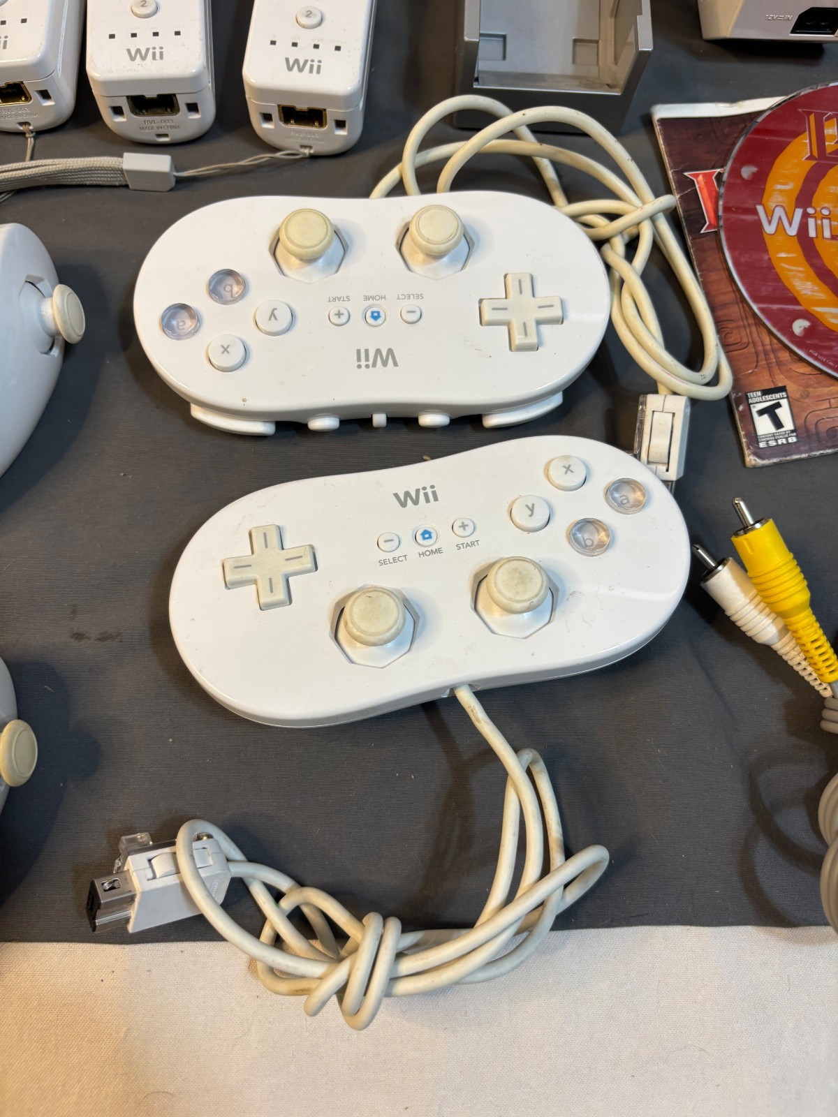 Bundle NINTENDO Wii video game system 10 games Controllers EXTRAS