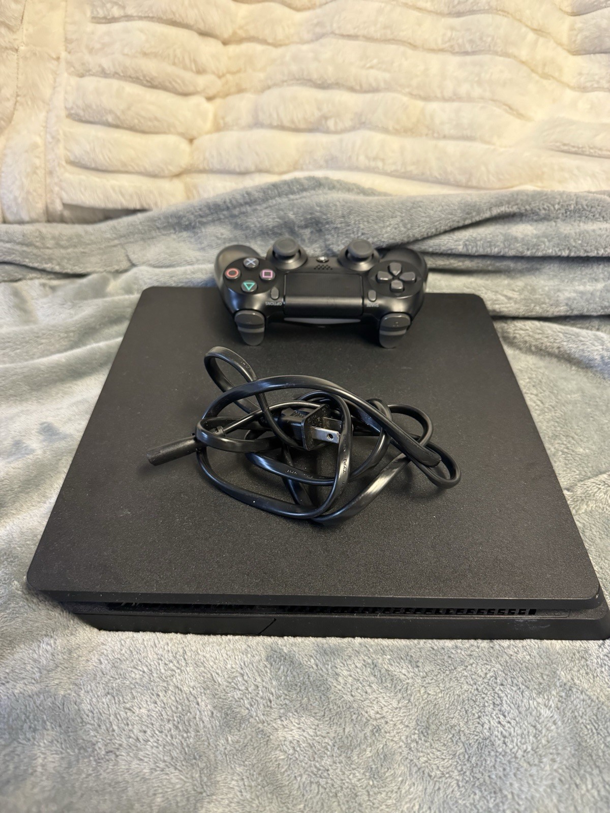 PlayStation 4 Slim PS4 With Wireless Controller HDMI CORD And Power Cord
