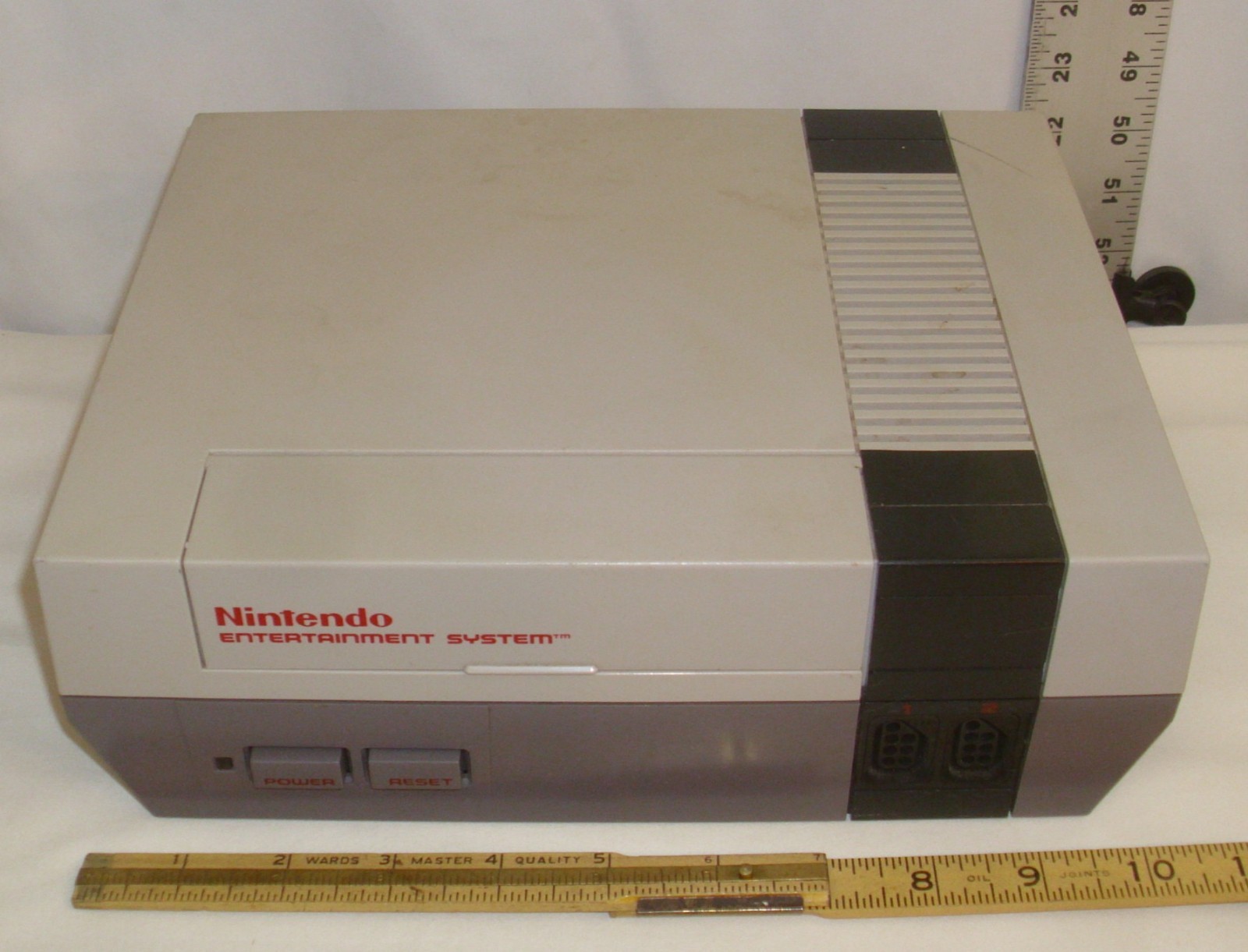 NINTENDO NES-001 1985 ENTERTAINMENT SYSTEM CONSOLE