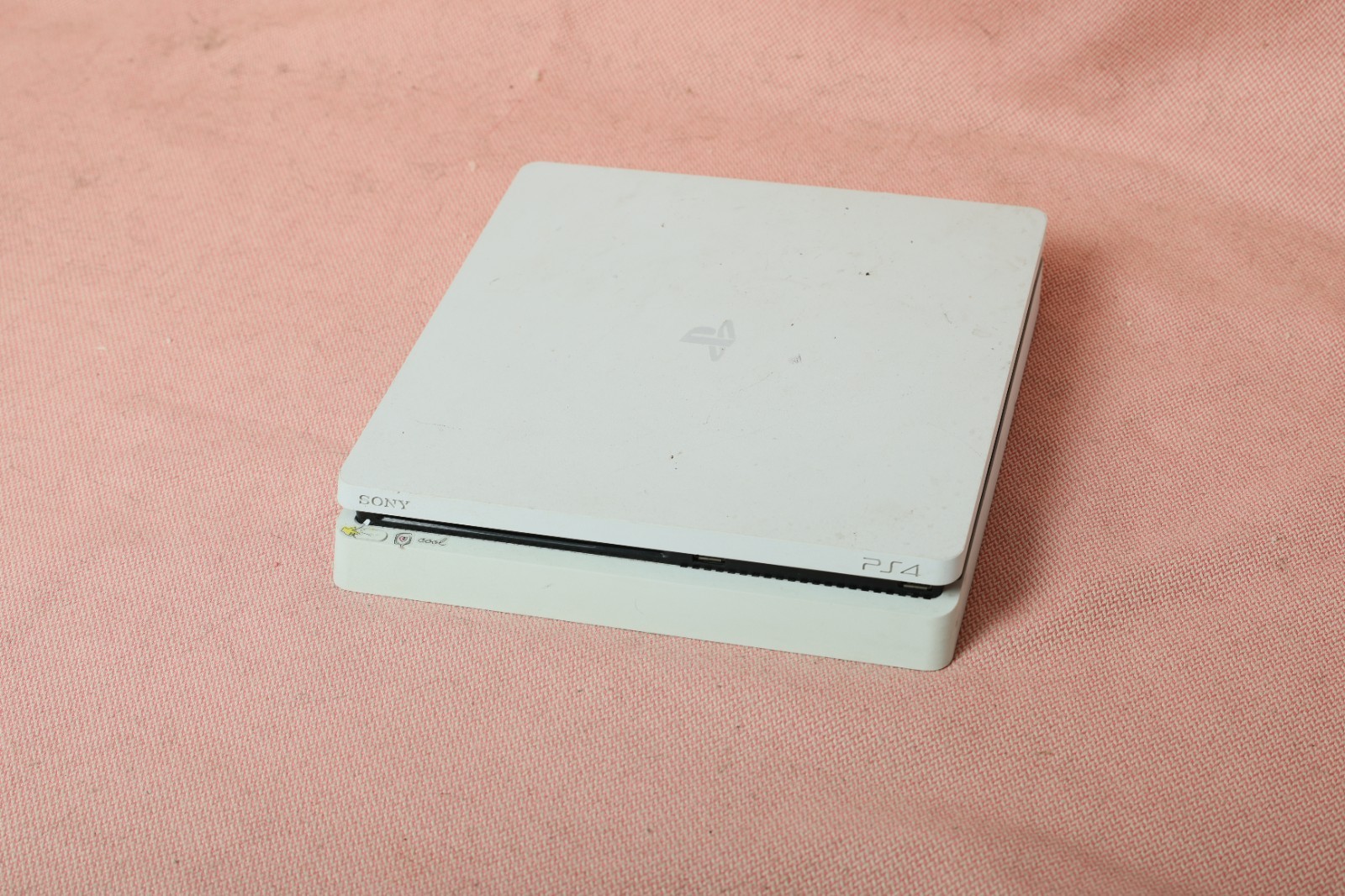 Sony PlayStation 4 Slim 500GB – White Console Only Firmware 10.50