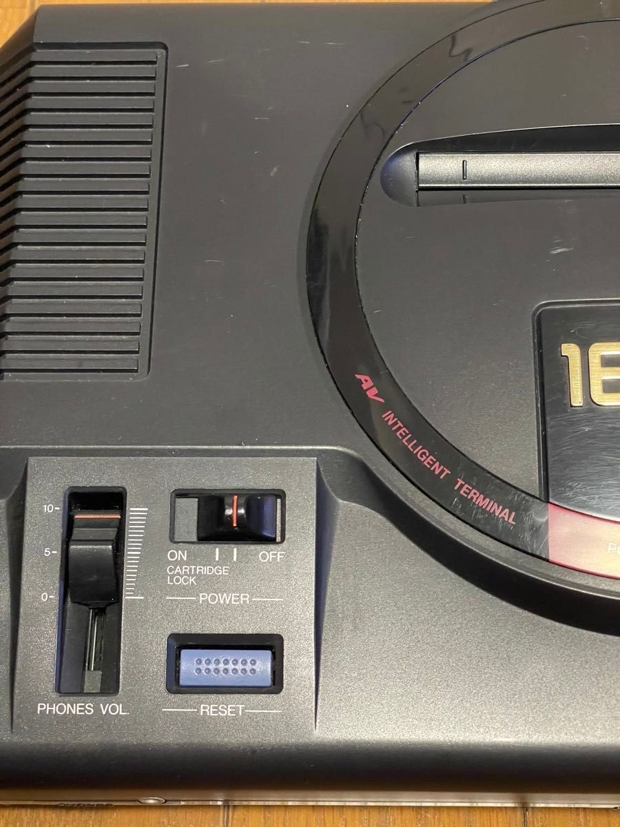 Mega Drive console HAA-2510, working condition, serial number matching.