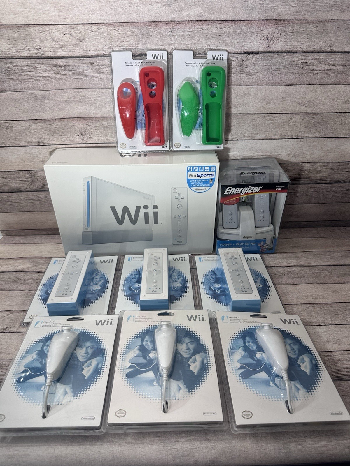 NEW Nintendo Wii Console Sports 3 Controllers 3 Nunchucks Charger Sleeves Bundle