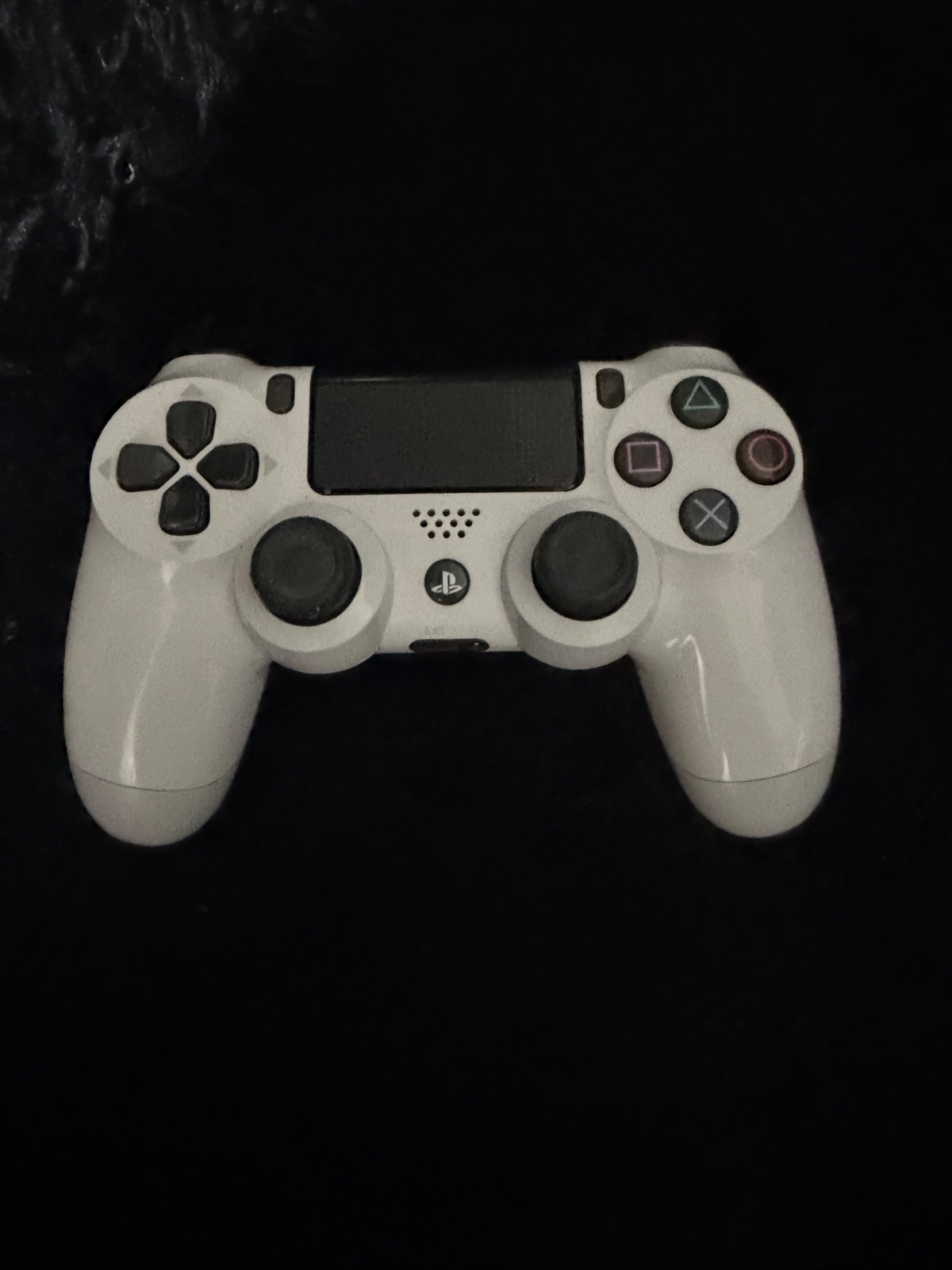 Sony Black PlayStation 4 Pro 1TB, 3 controllers, Hdmi cord, Charger