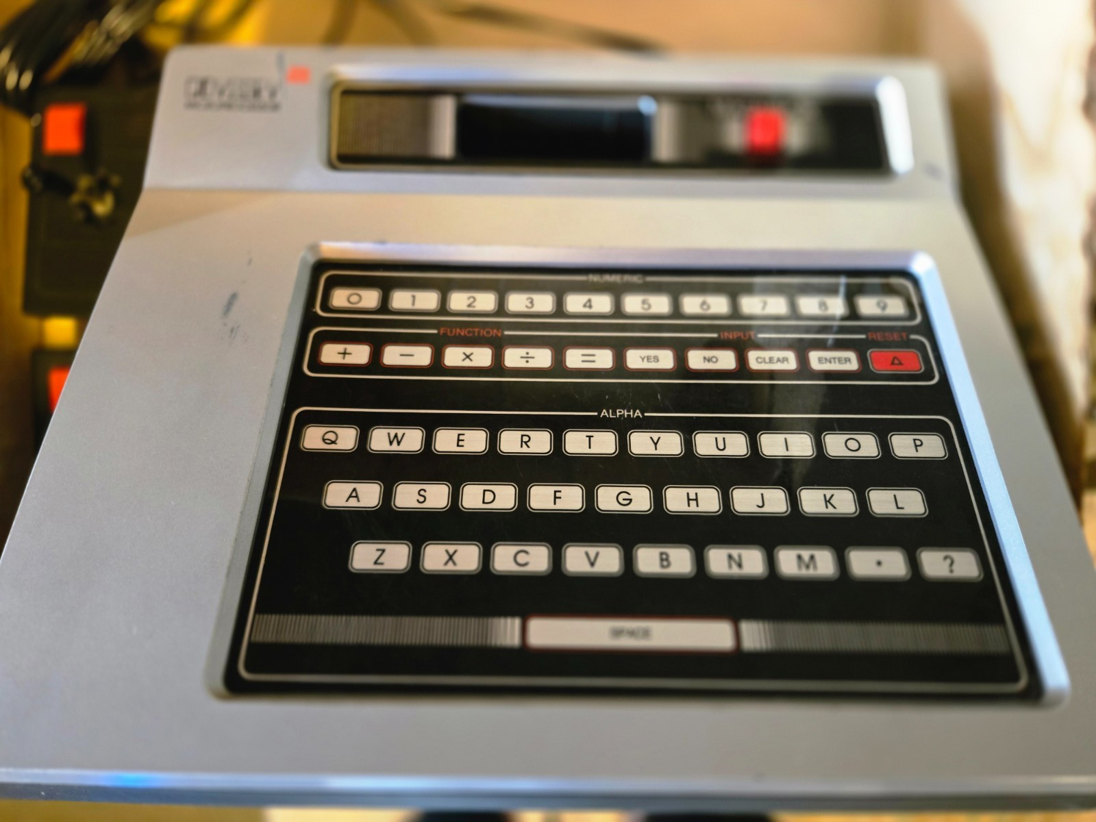 Vintage Magnavox Odyssey 2 Video Game Console + Alien Invades TESTED, Works
