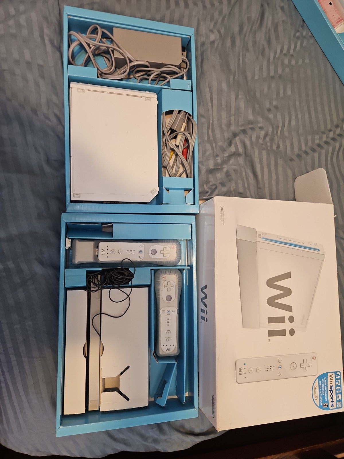 Nintendo Wii Sports Console System White with 2 Controllers Tested