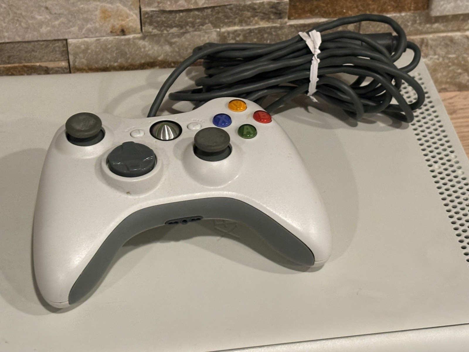 XBOX 360 WHITE CONSOLE ONLY Works + 1 Controller Untested Parts Repair Only