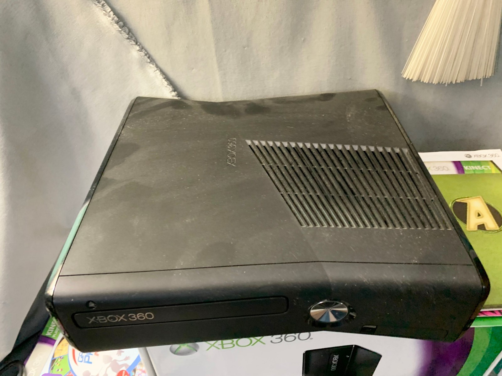 Microsoft Xbox 360 S Slim 4GB Black Console with Kinect CIB Controller 5 Games