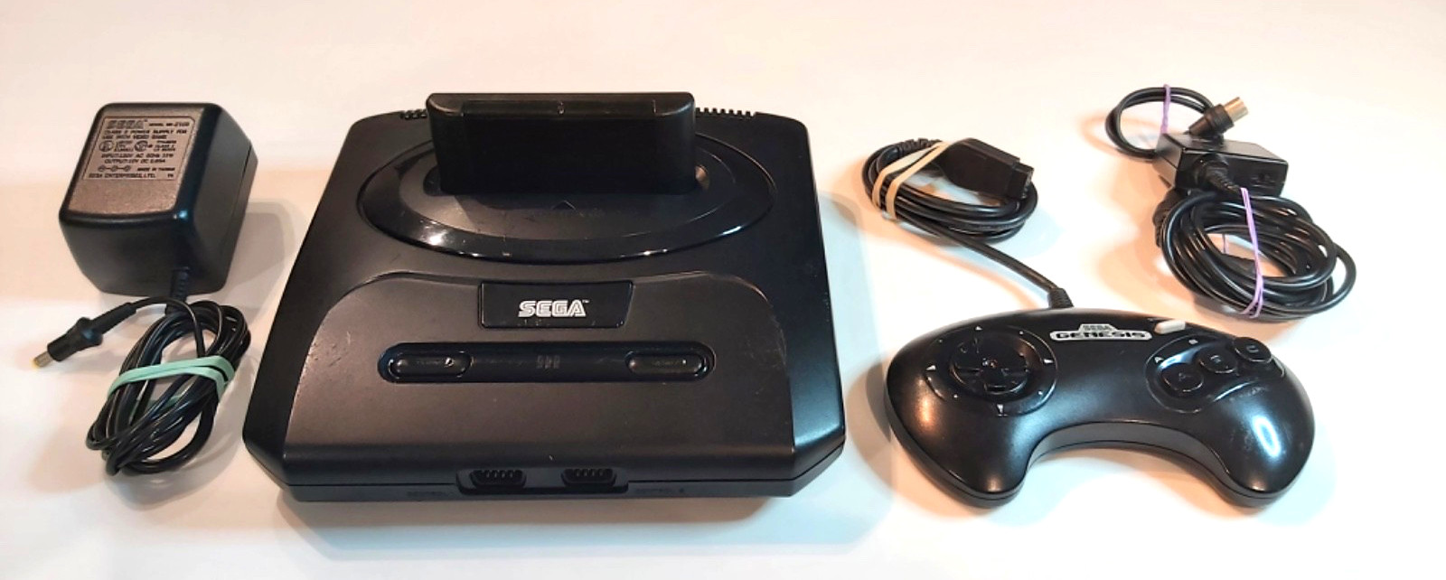 SEGA Genesis Model II VA3 MK-1631 Console w/ Streets of Rage 2 Controller AC AV