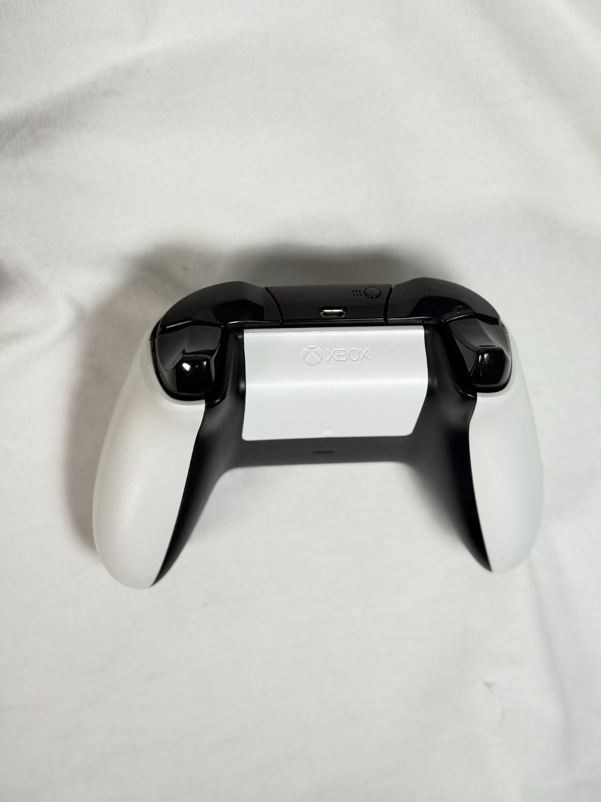 Microsoft Xbox One 1540 500GB Gaming Console & Controller White Used