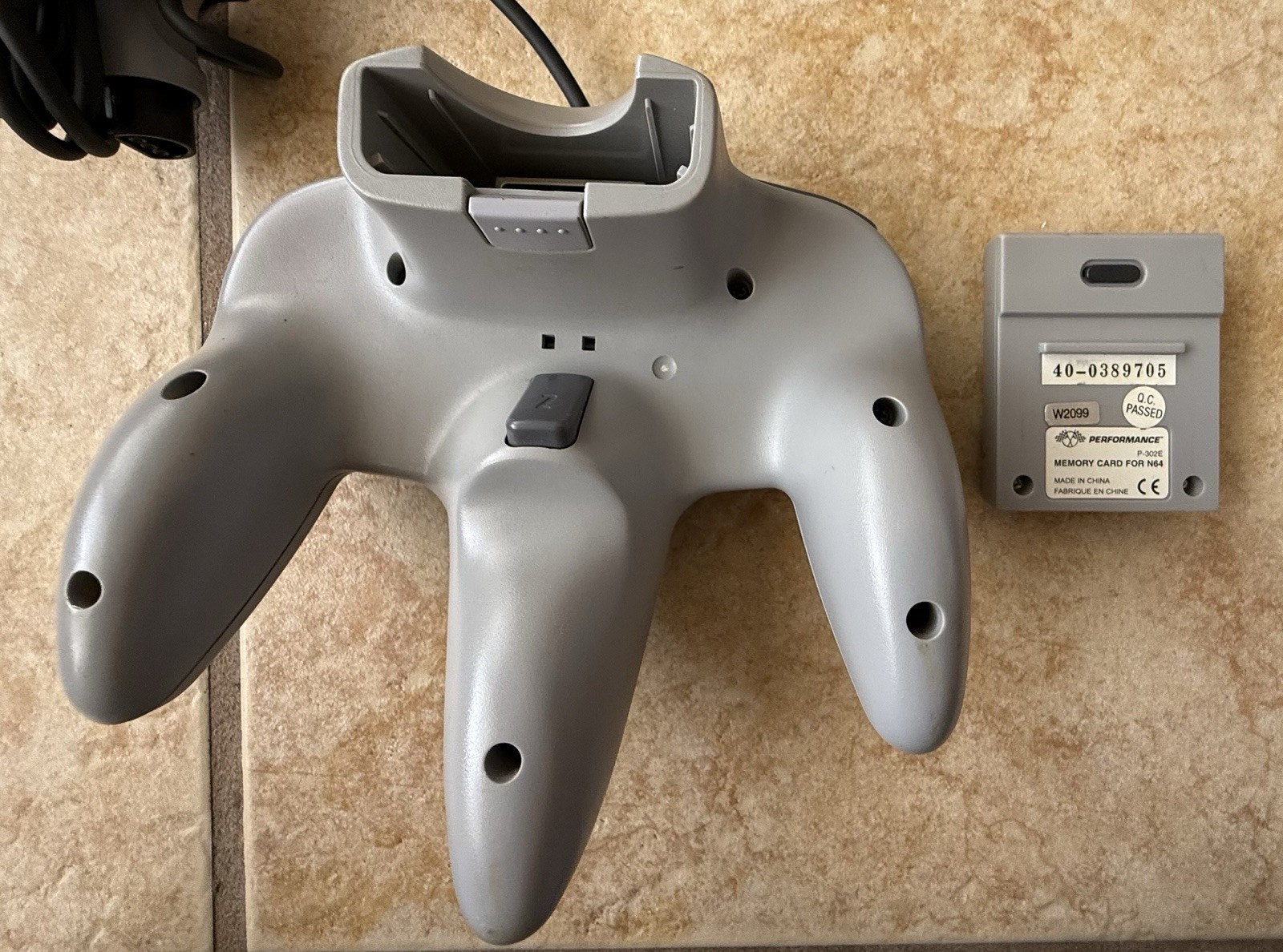 Nintendo 64 N64 Console NTSC with 1 Controller, Memory Cars & Game NUS-001 (USA)