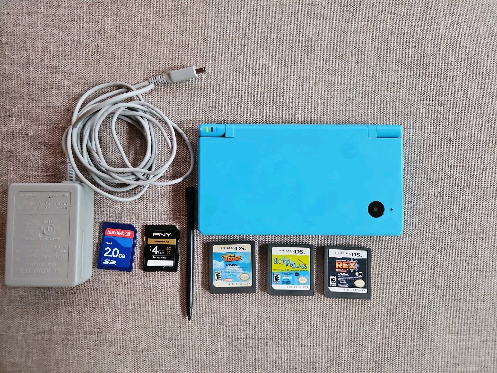 Nintendo DSi Blue Console W/Stylus, Charger,3games,2memory SDcards. Tested Works