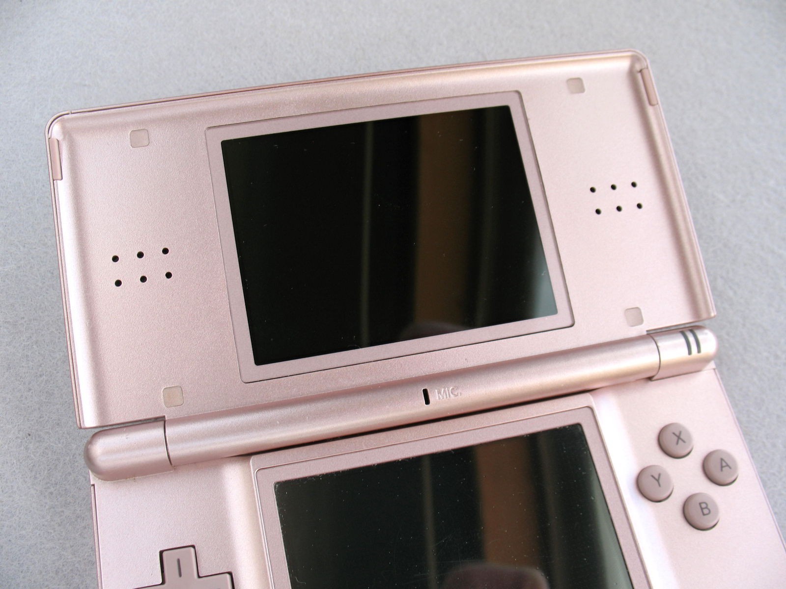 Nintendo DS Lite Metallic Rose UGS-001 bundle