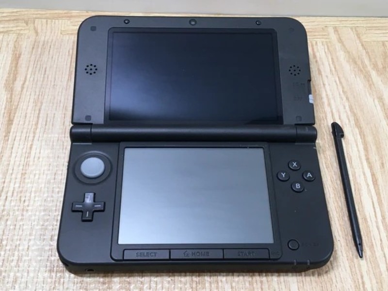 Nintendo 3DS XL LL Handheld Gaming Console With SD 32G + AC Tested