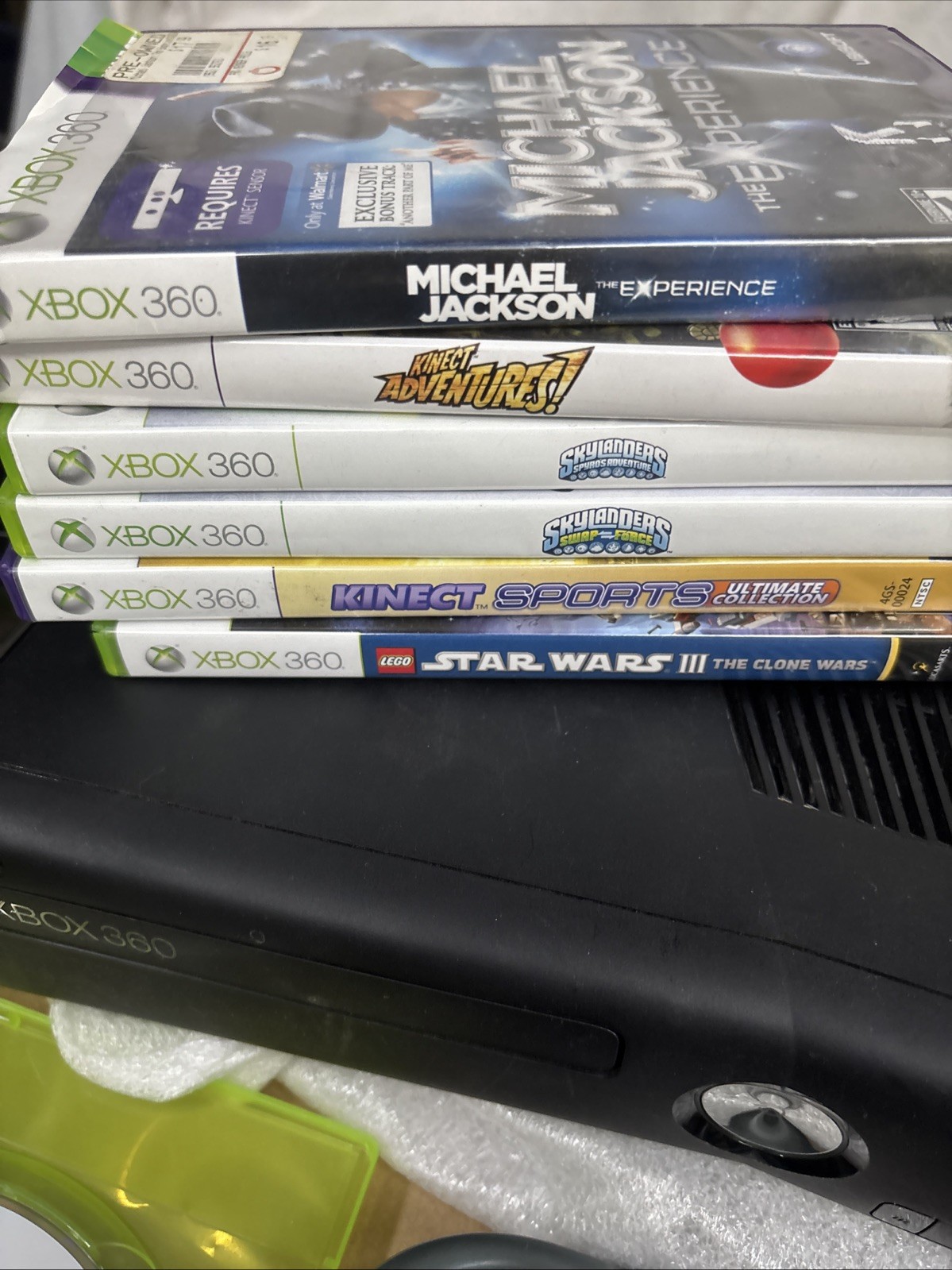 Microsoft Xbox 360 Game Lot Bundle 250GB Black Console 4 Controller Kinect