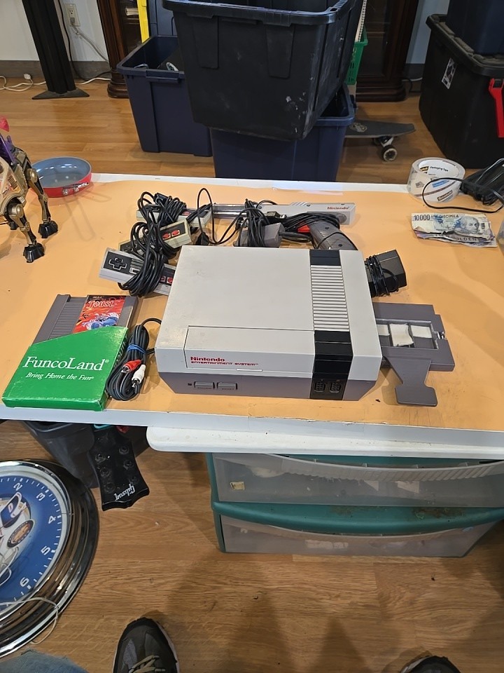 Original Nintendo NES Console Gray, 3 Controllers, Zapper, Cables, Tested Works