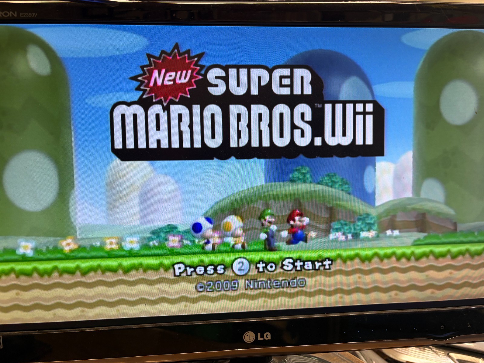 Nintendo Wii Bundle w/ Controllers, 3 Games, Super Mario Bros.