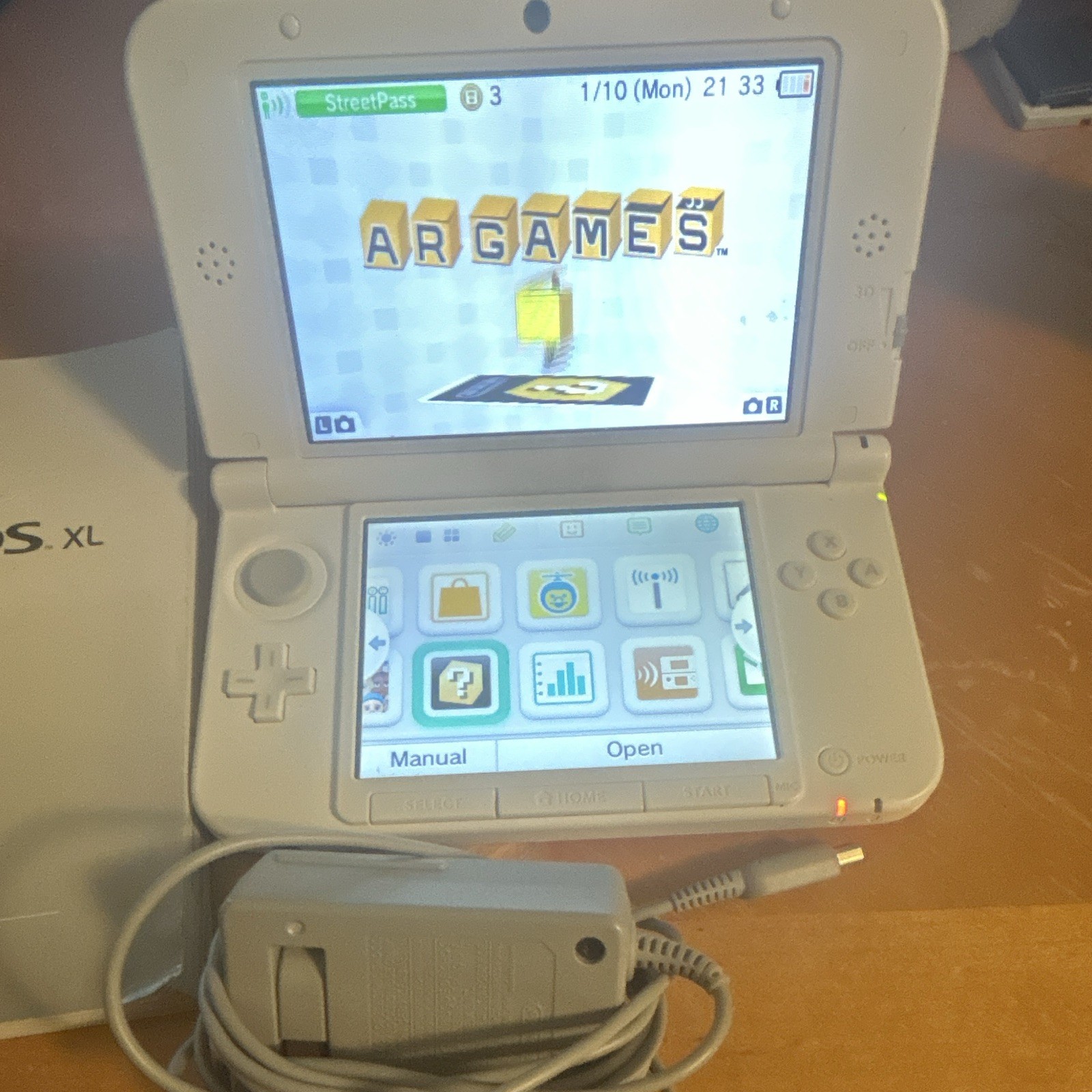 Nintendo 3DS XL White & Pink System w/Charger