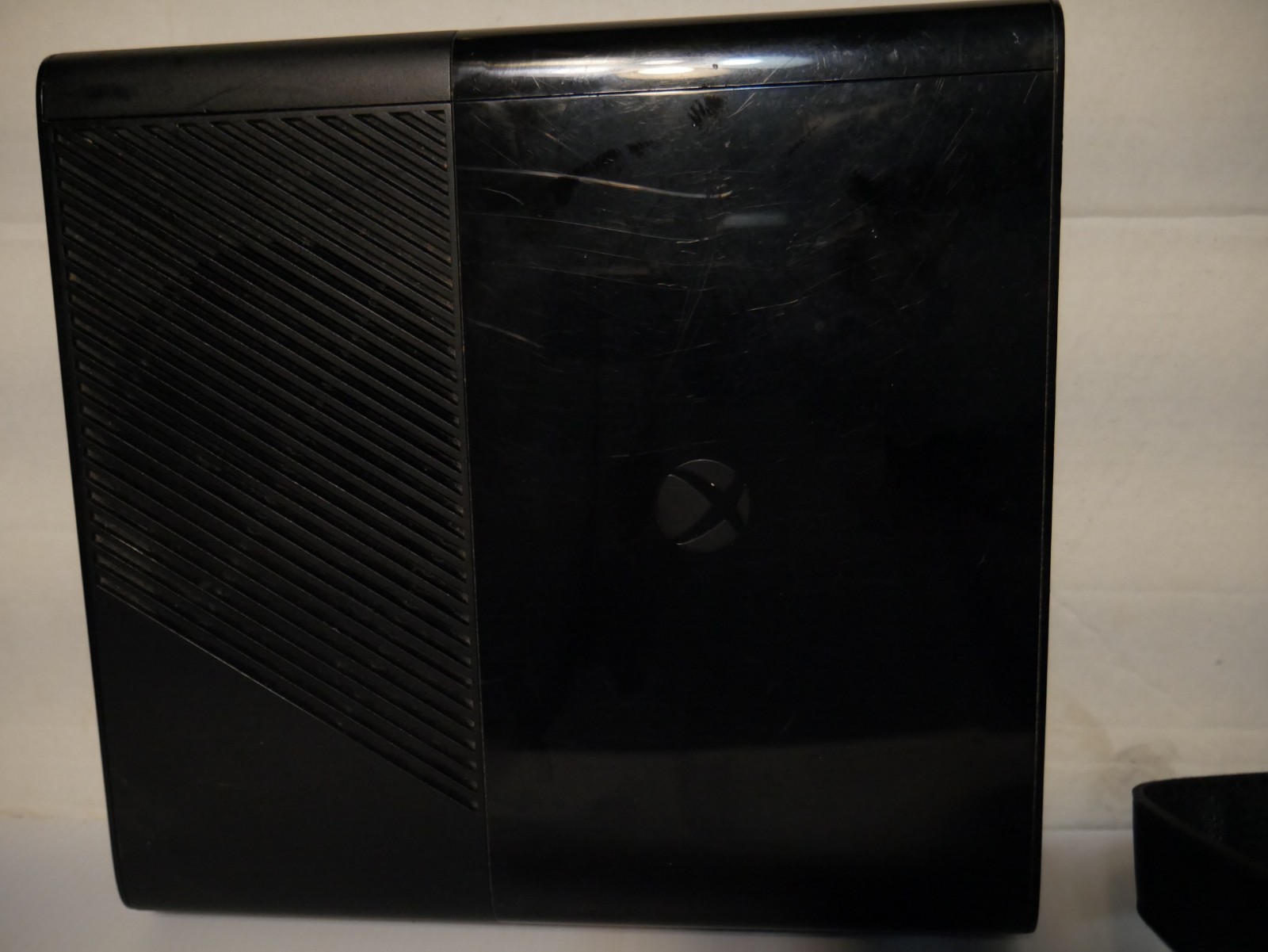Microsoft Xbox 360 E Black Console 4GB Wi-Fi HDMi 1080p Used,Good Scratches