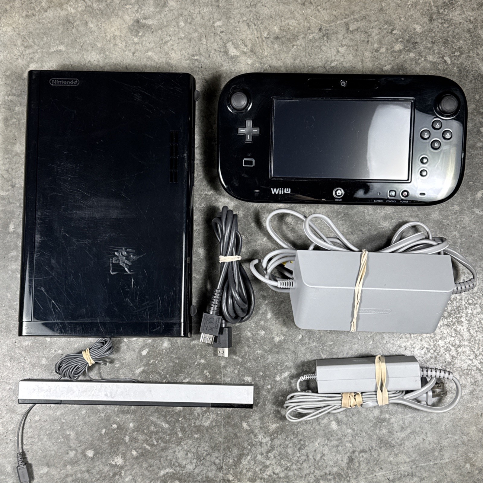 Nintendo Wii U 32GB Console (WUP-101) Gamepad Bundle + OEM Cables Tested Working
