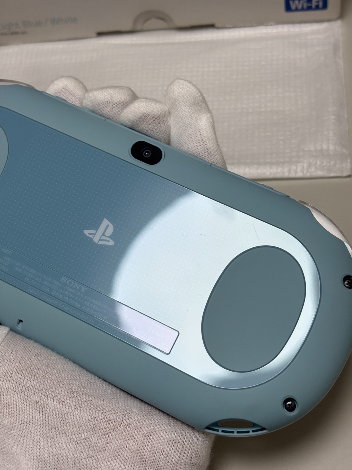 PS Vita SONY PlayStation Light Blue White PCH-2000 Console W/Charger Box