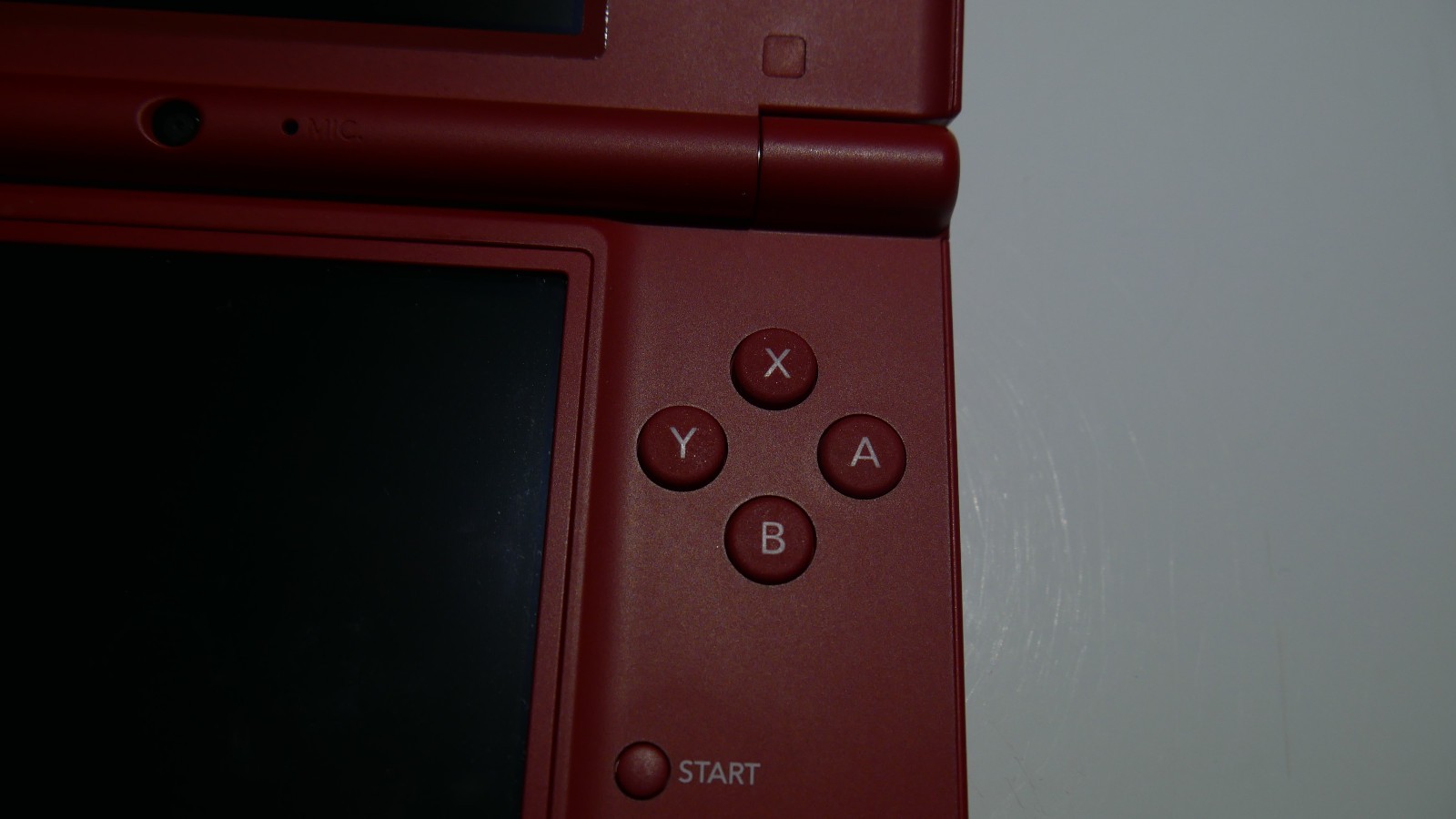 Nintendo DSi Console With Official Charger & Stylus (Very Good Condition / Red)