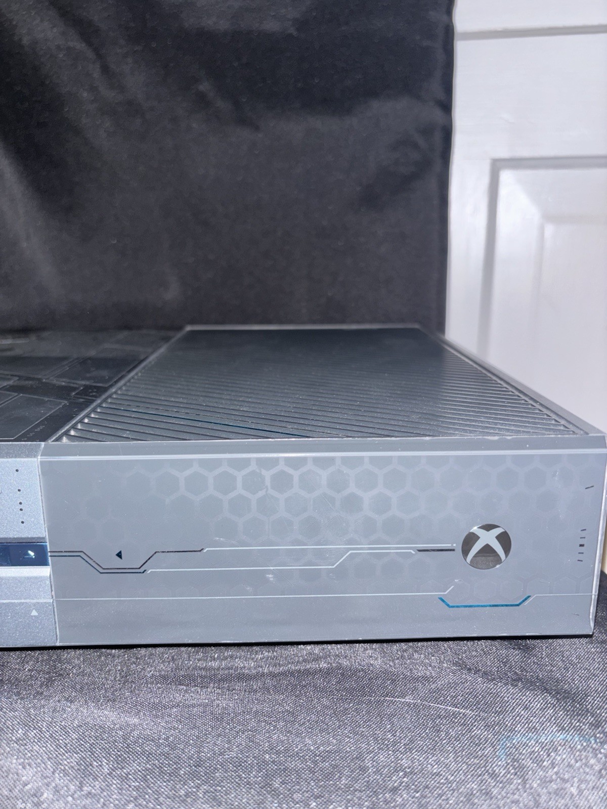Microsoft Xbox One Halo 5: Guardians Limited Edition 1TB – Console Only