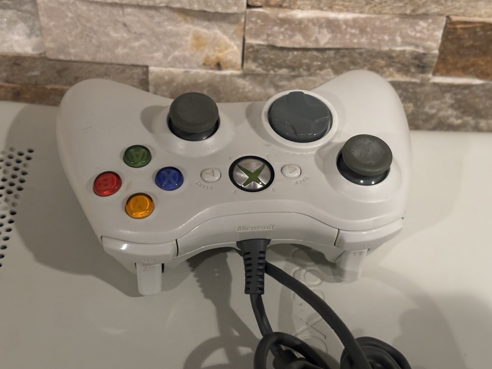 XBOX 360 WHITE CONSOLE ONLY Works + 1 Controller Untested Parts Repair Only