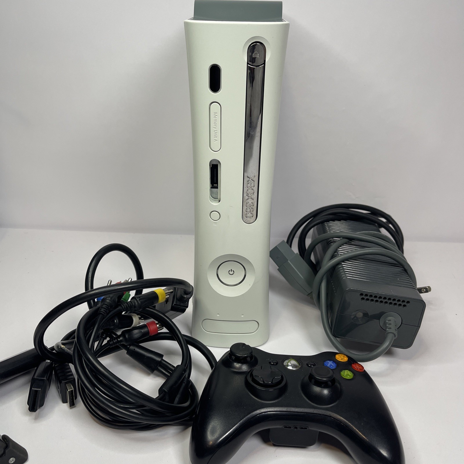 Microsoft Xbox 360 White Video Gaming Console System Includes Controller READ DC