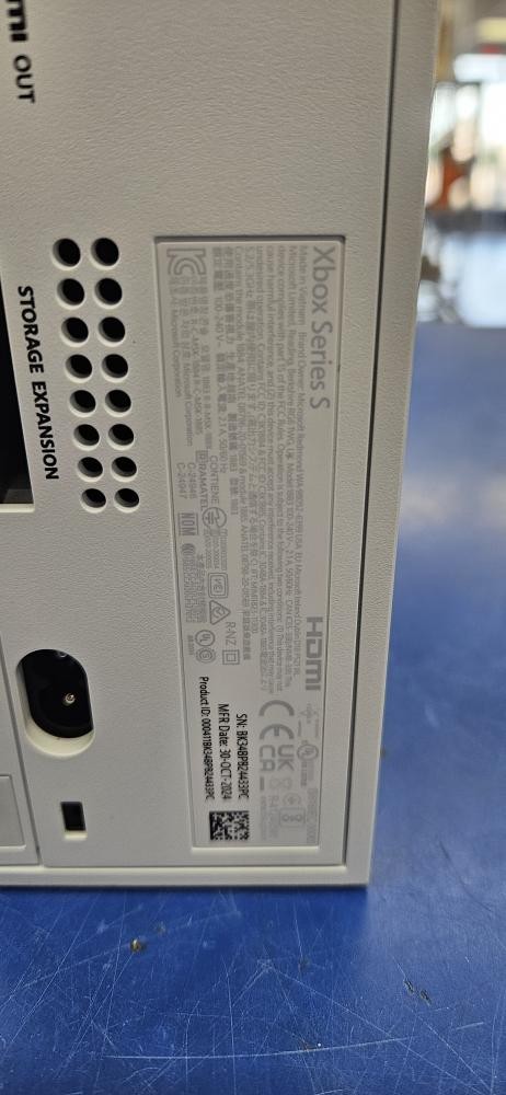 MICROSOFT XBOX SERIES S 1883-512GB WITH CONTROLLER AND CORDS (C26035389)