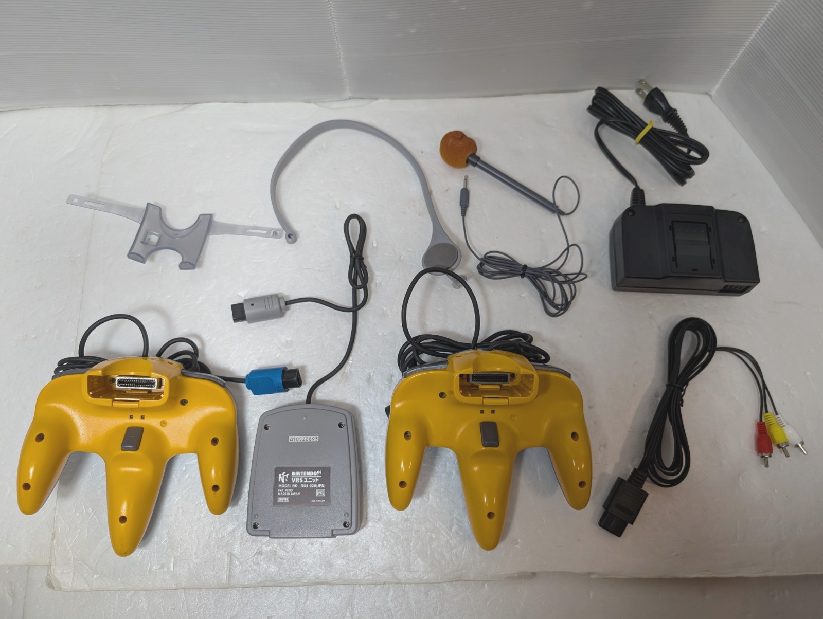 Nintendo 64 Pokemon Pikachu Region Free Console 2Controllers N64 japan