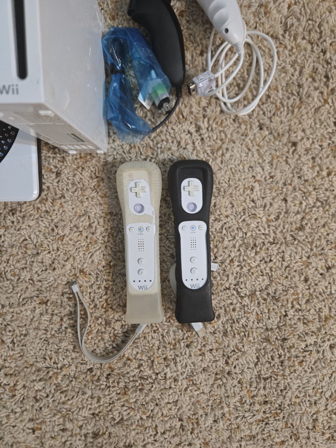 Nintendo Wii Guitar Hero 3 Bundle W Console, 2 Controllers & Remotes Tested Lot