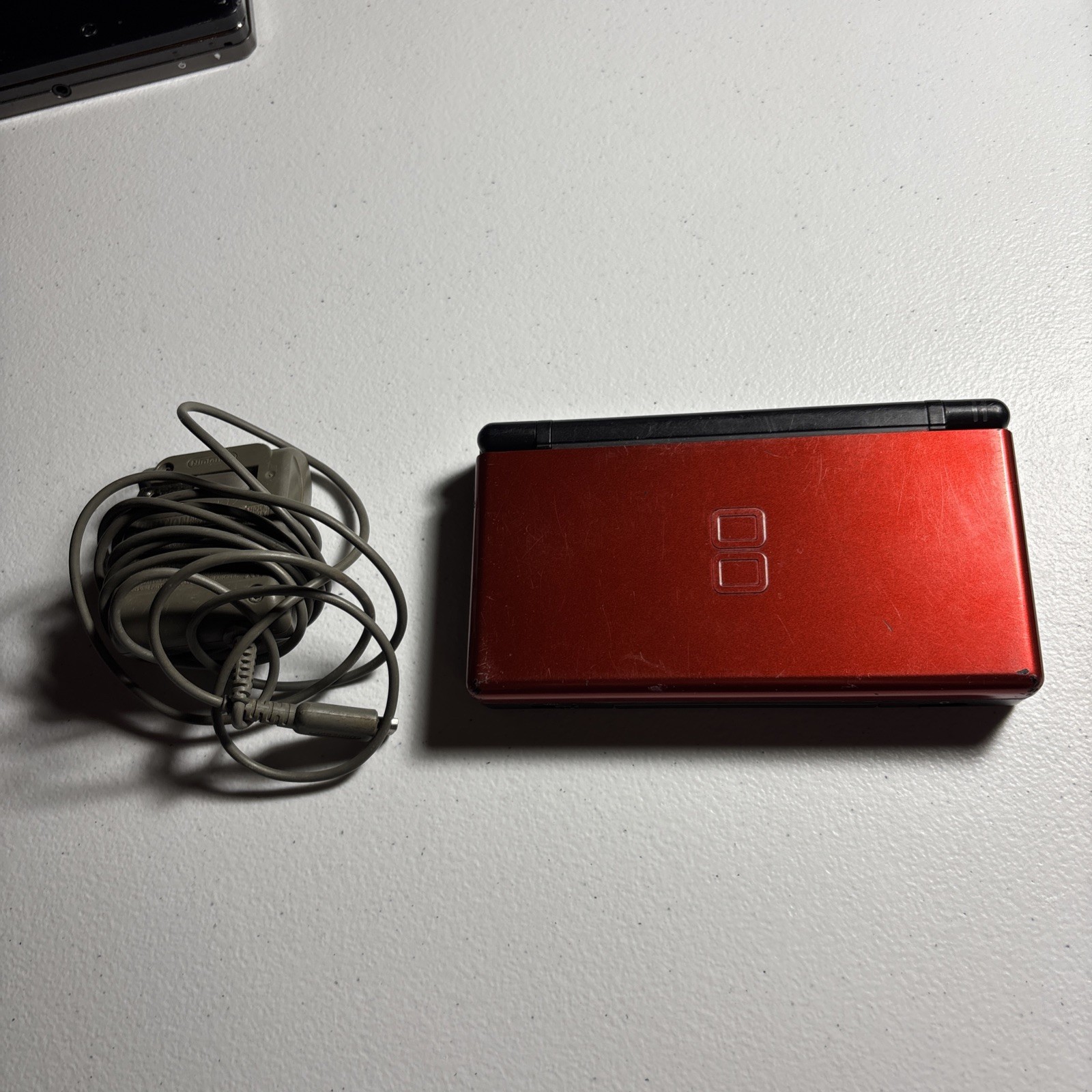 Nintendo DS Lite Crimson Handheld w oem charger-Red/Black(plus game)(no stylus)